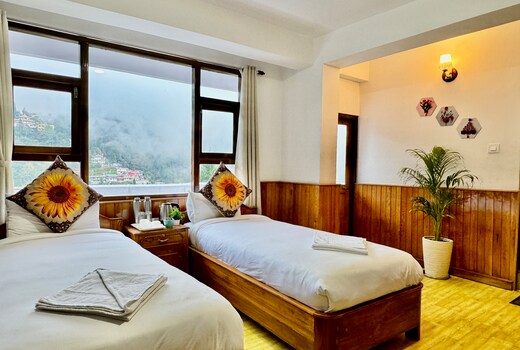 Batasia, Hillside Inn