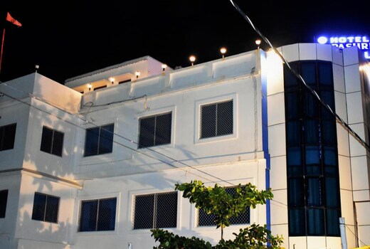 HOTEL RUPASHREE BANGALA(30 meters from sea beach)