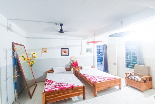 Budget tours&travels house