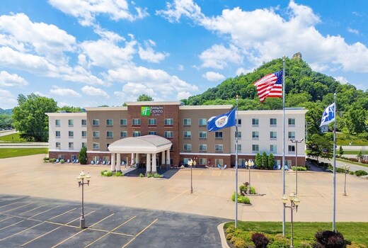 Holiday Inn Express & Suites WINONA