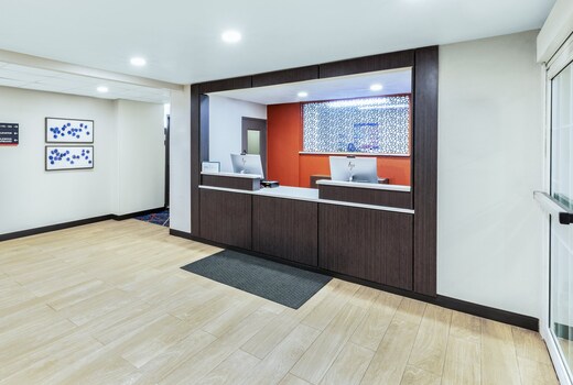 Candlewood Suites - Topeka West