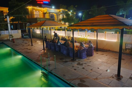 Hotel Chitrakoot Resort