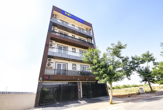 FabHotel Prime Hush & Suites - Manesar and Sector 86