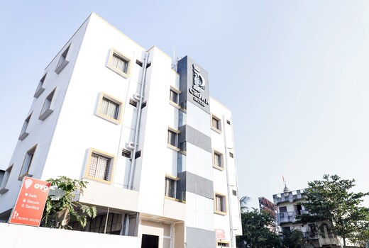 Hotel O P Crown Hotel
