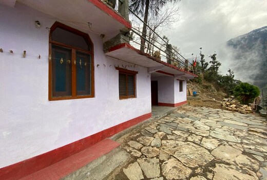 Naveen Homestay Near Dodital Trek Point