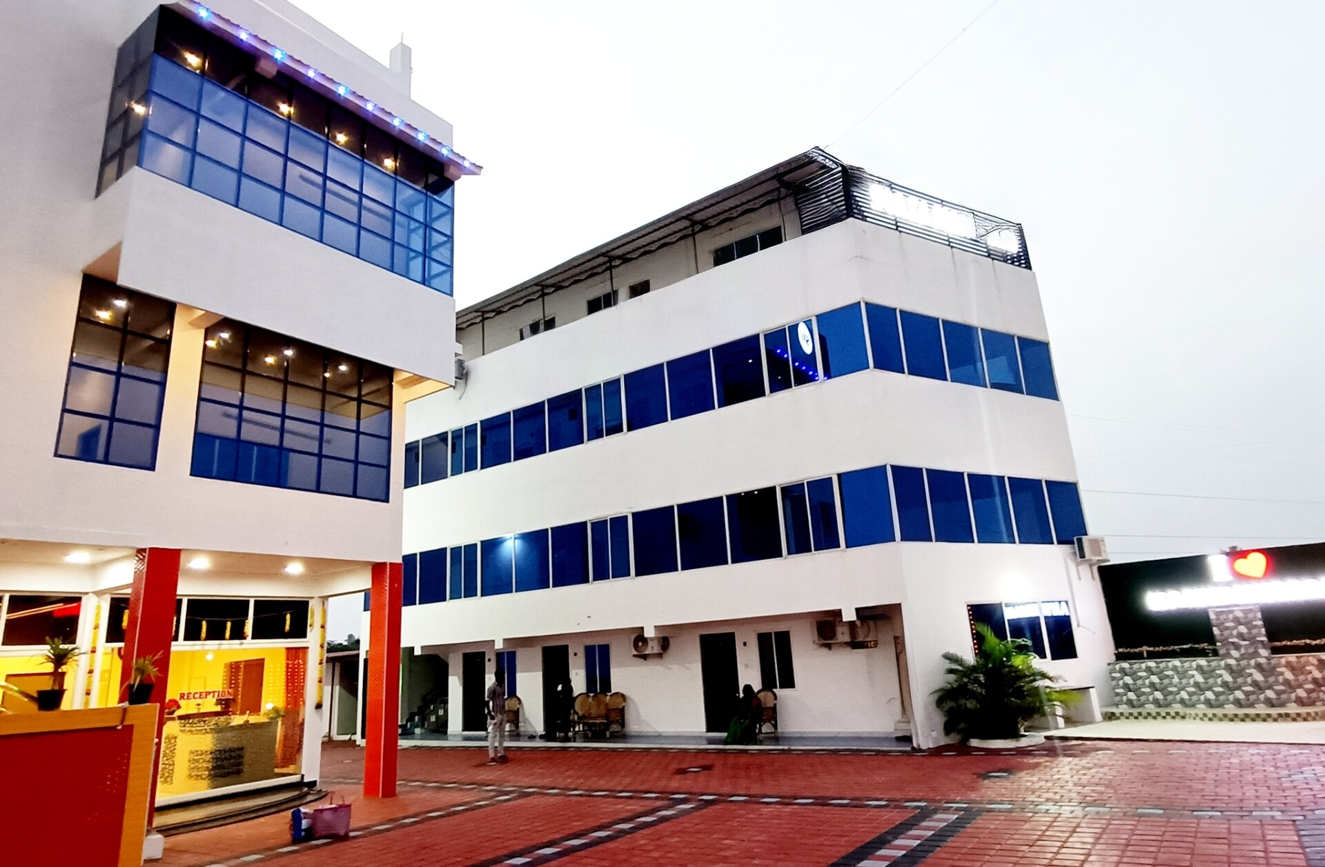 SONIA MAHI INN
