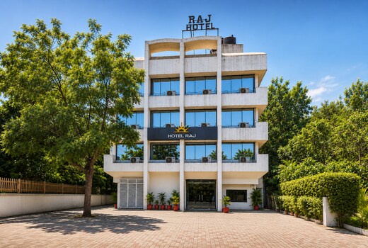 Hotel Raj - Surat