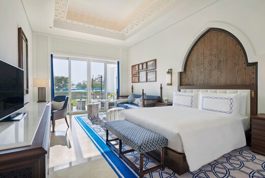 Hilton Salwa Beach Resort & Villas