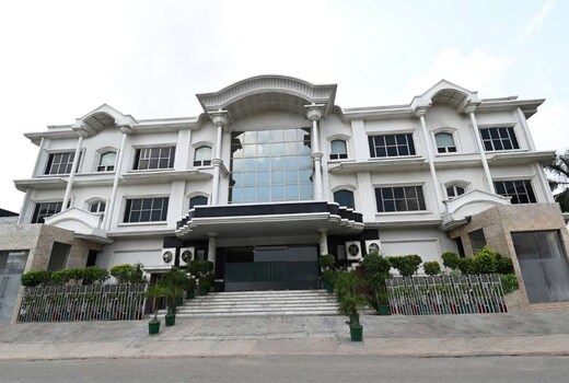 Hotel Samrat Heavens