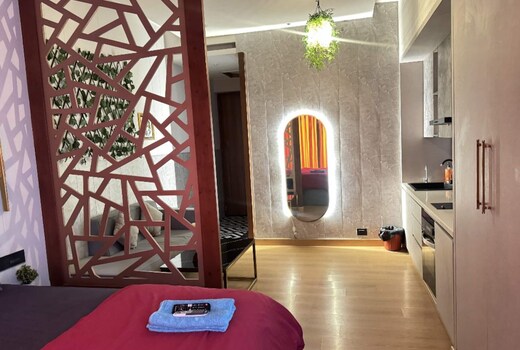 Luxurious Suite 21st top floor by Galaxy Studio