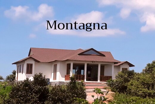 Montagna Hobbit House I Kitchen & Caretaker