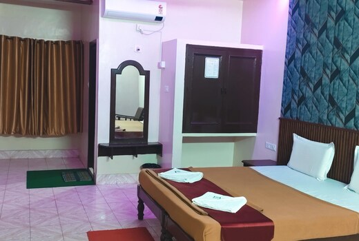 Arihantha Deluxe Lodge.