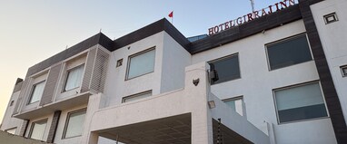 Hotel Girraj Inn