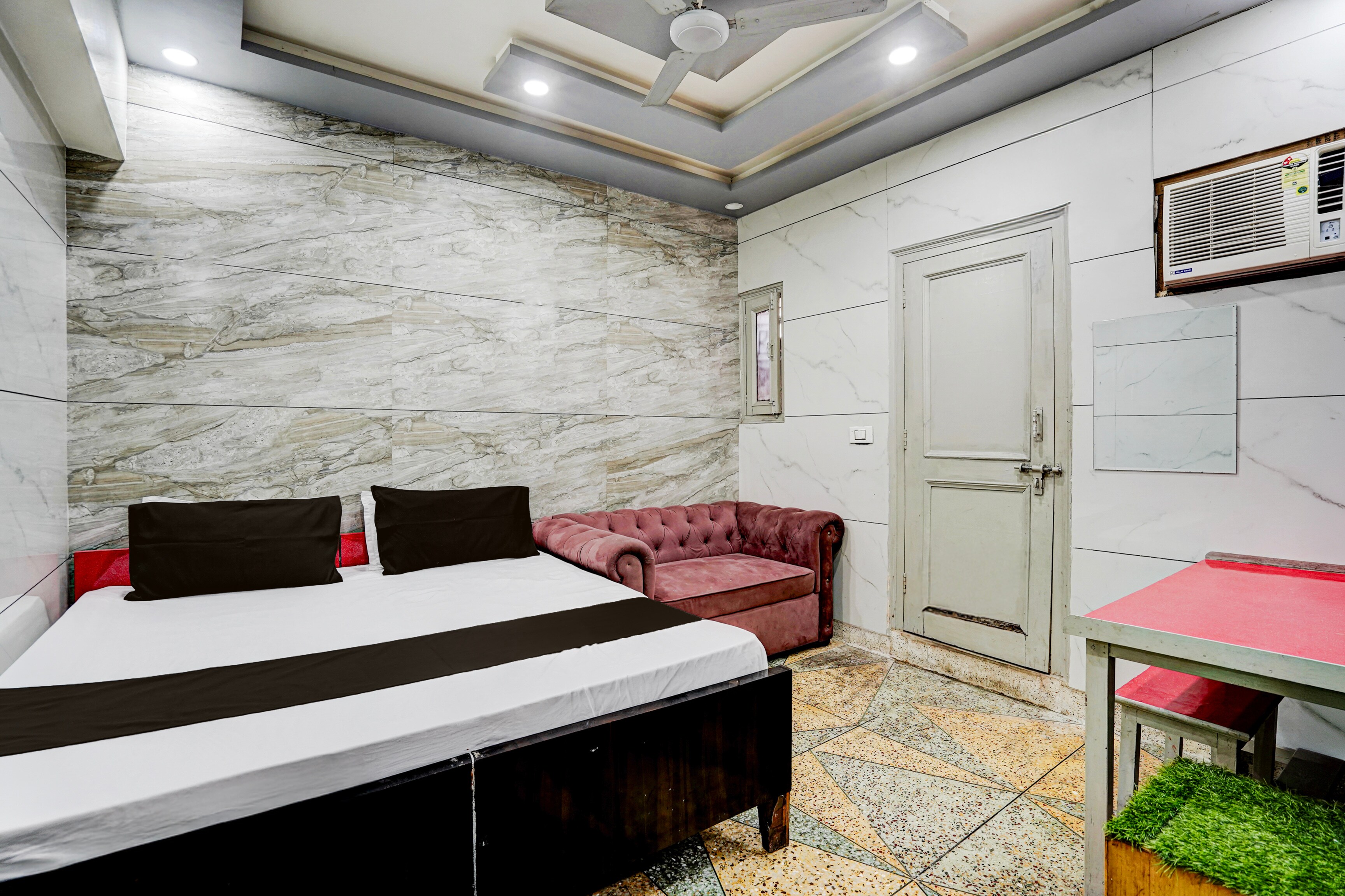 Hotel O ANANT ONE HOTEL AND BANQUETS