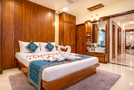 Hotel Thakur Galaxy, Sadar Market