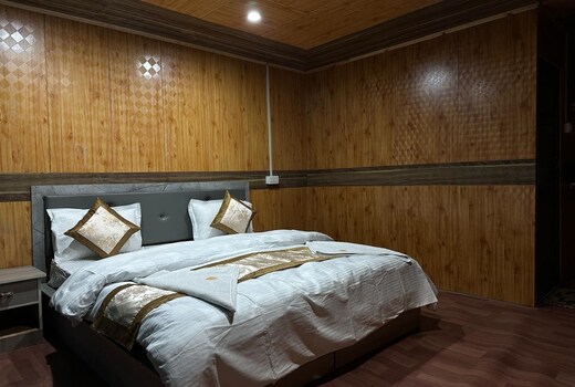 Aurora Cabin