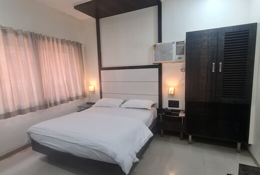 Hotel Sharda, Marine Lines