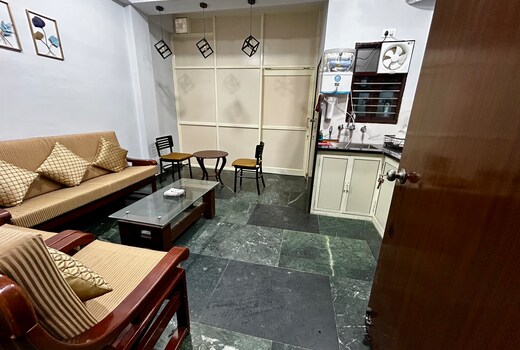 Aarvik s Haven
Peaceful Stay in the City