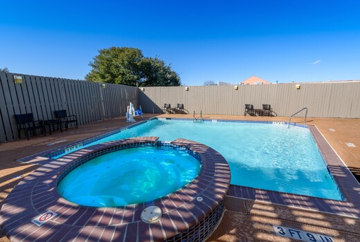 Holiday Inn Express & Suites BASTROP