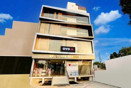 Hotel O Dev paradise