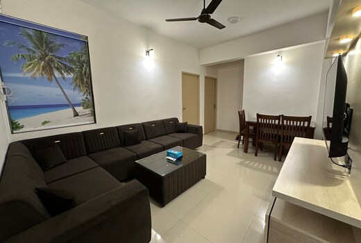 New Entire 2BHK with WFH Nr Hotel Hillock