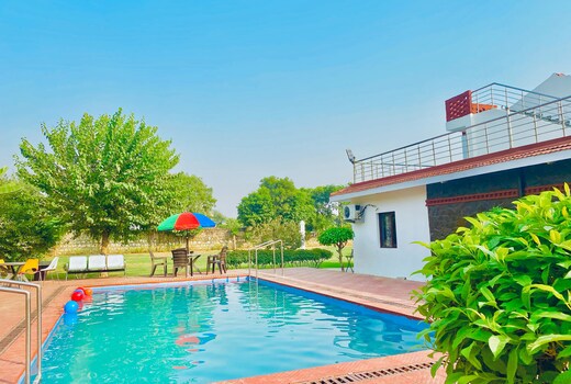 Smirnoff Farmhouse