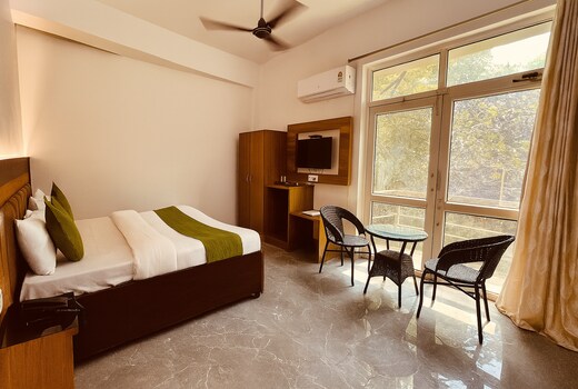 Yash House by JMD Group