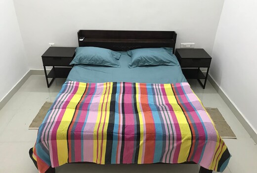 CENTRALLY LOCATED HIP 1 BEDROOM APARTMENT