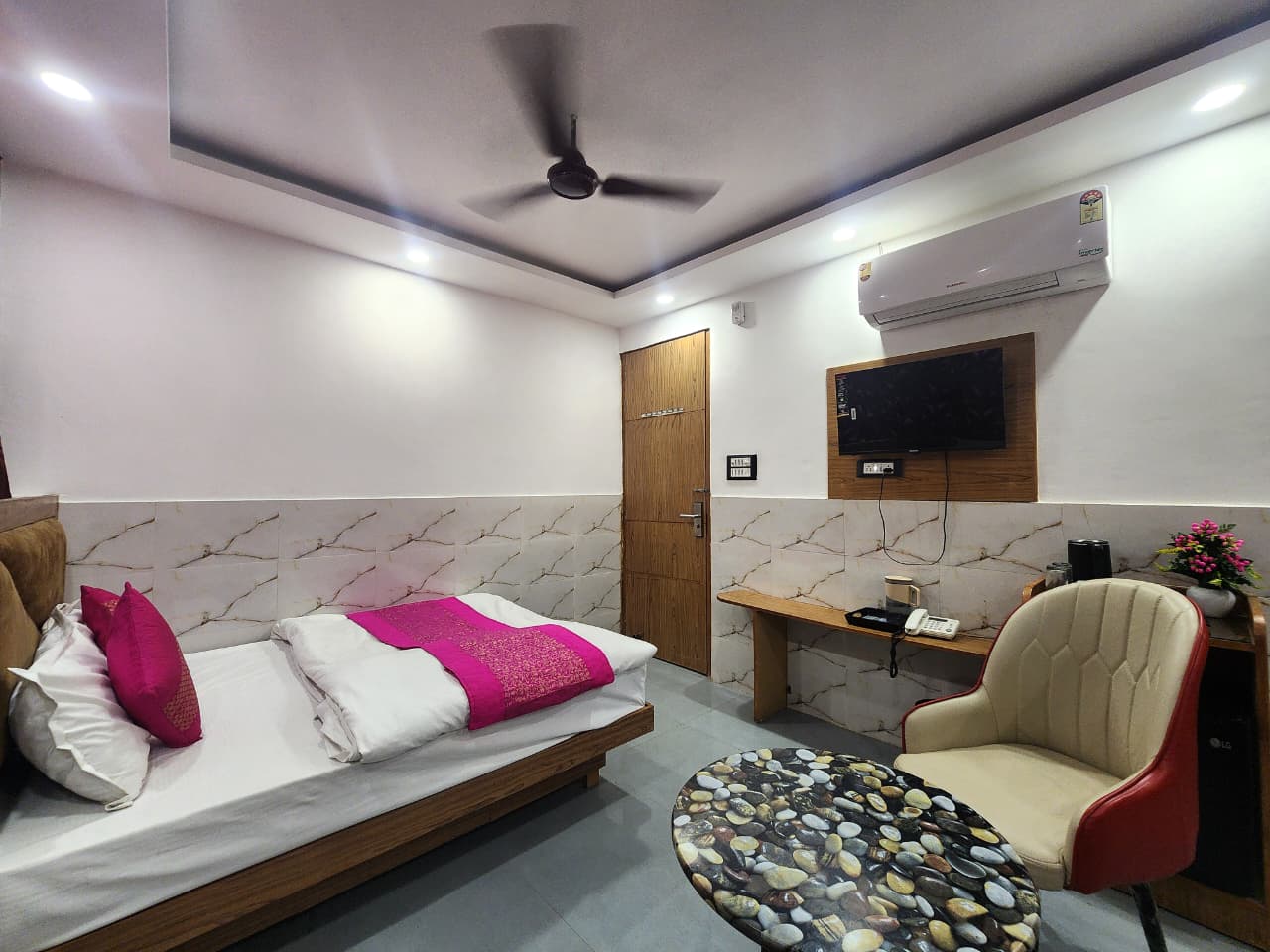 Hotel The Yuvaan B&B