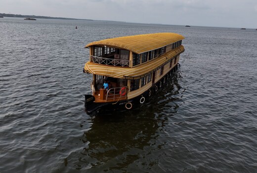 Gold River Sunwaves HouseBoat