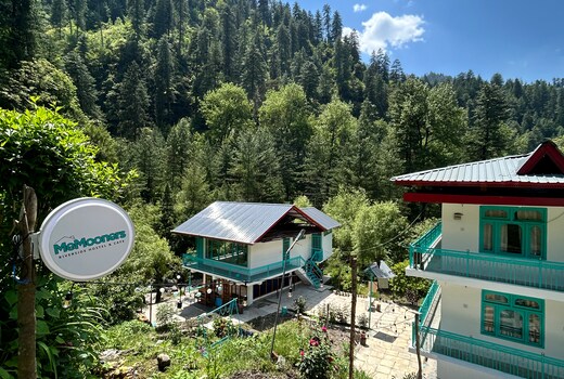 Memooners Riverside Hotel & Cafe