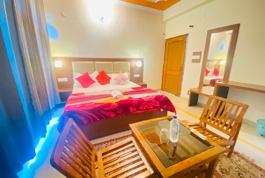 Kasauli Pinegroove Inn | Rooms & Caretaker