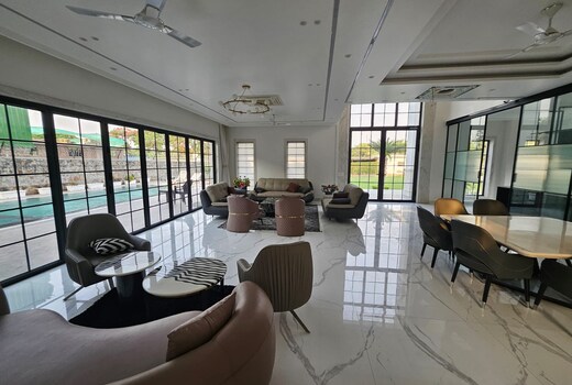 H M WHITE HOUSE RESORT
