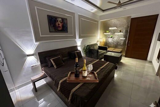 Velvet Wines Studio - Golden Majesty