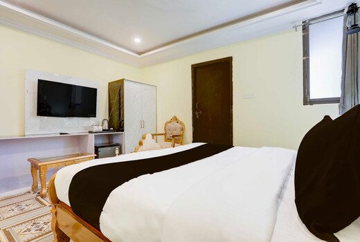 Townhouse Oak Heritage Varanasi Junction