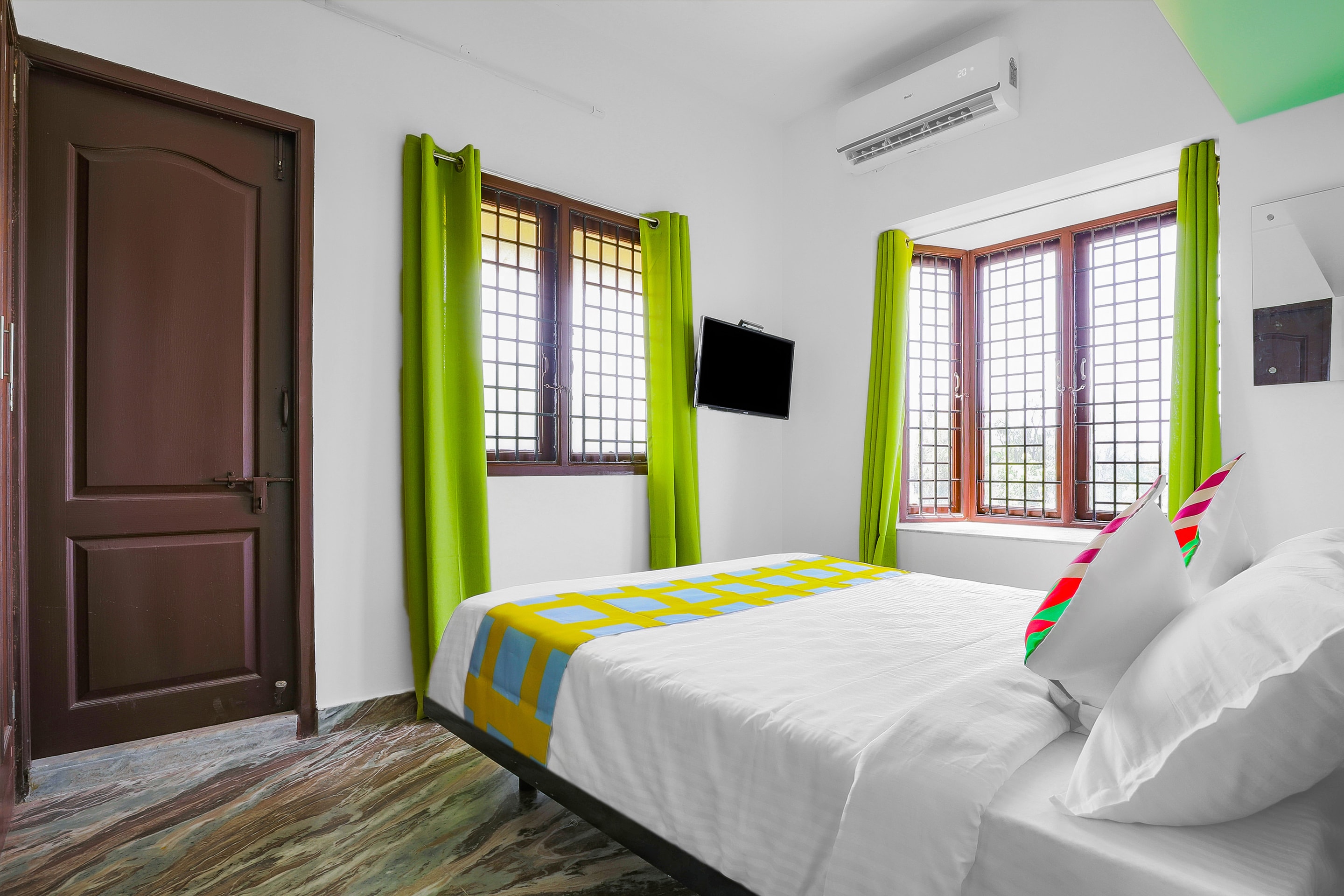 Hotel O Vibrant Stay Near Uthandi Beach