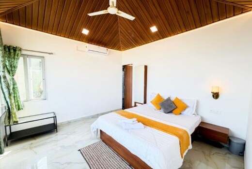 Lakefront Jaccuzzi Hideway 1 BHK Pawna Lake , Lonavala