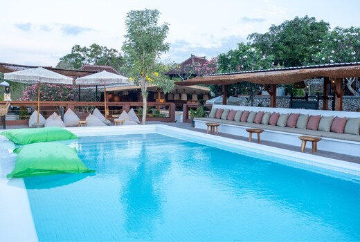 Mad Monkey Nusa Lembongan