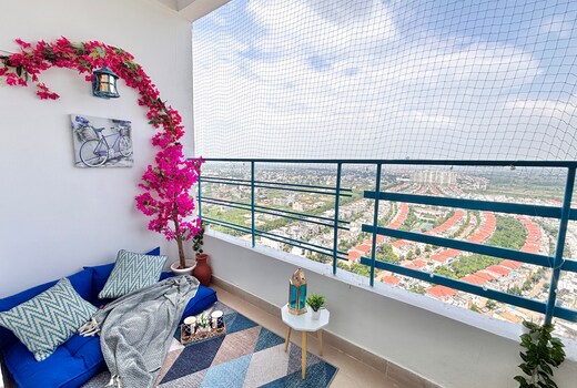Cozy Santorini Inspired Stay Near Expo Mart