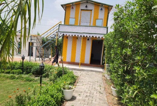 Aradiya Farm House
