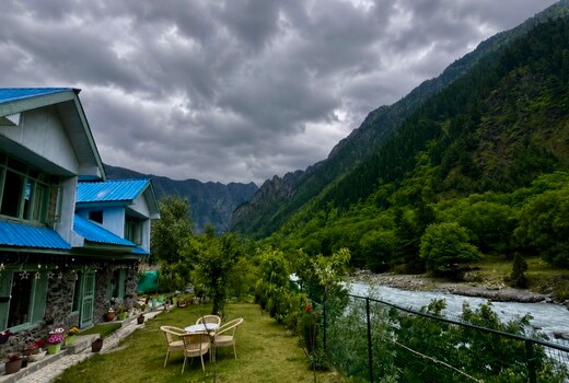 The Local Cottage- Entire 3BHK Riverfront Cottage