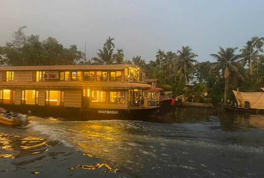 Gold River House Boat