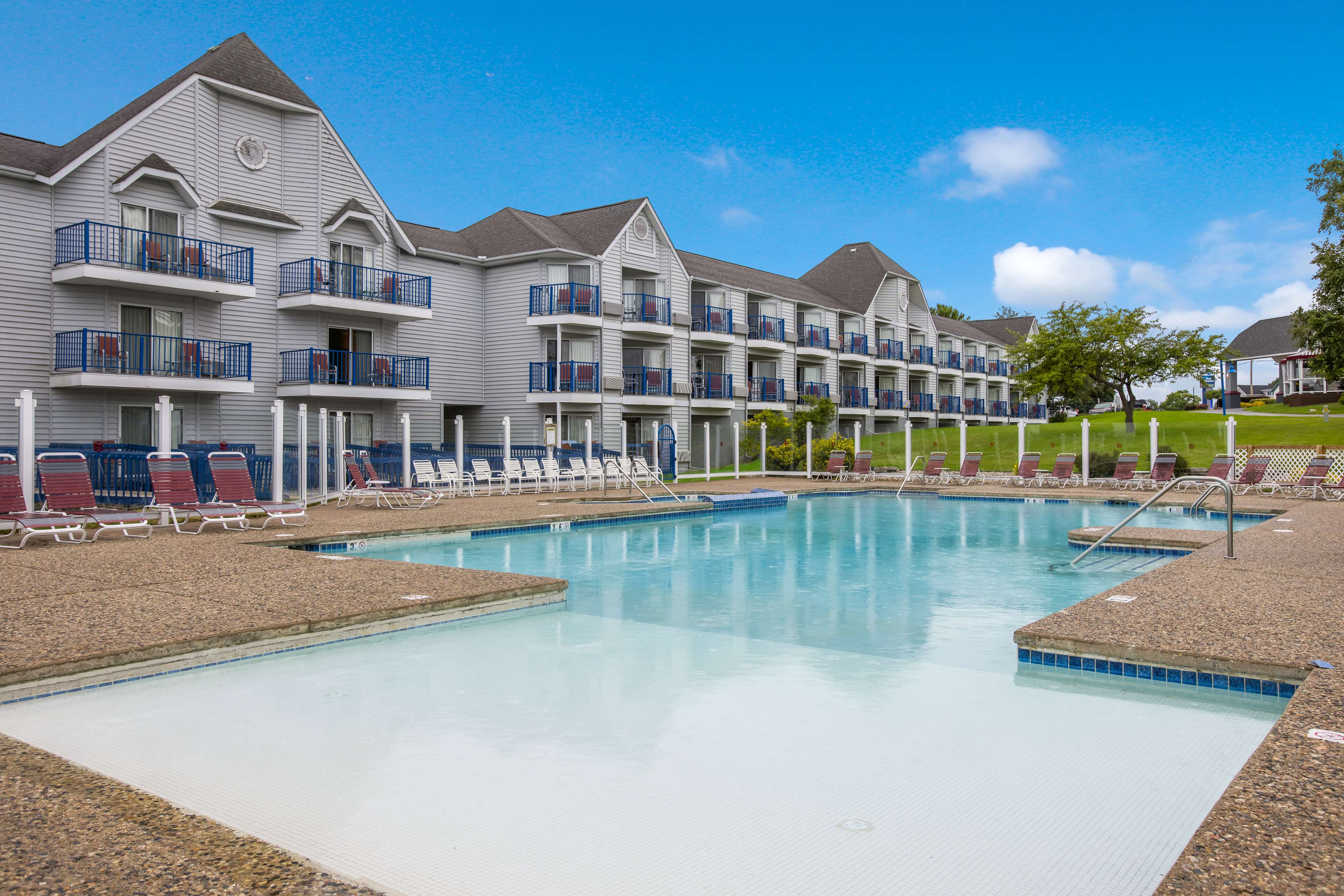 Best Western Harbour Pointe Lakefront