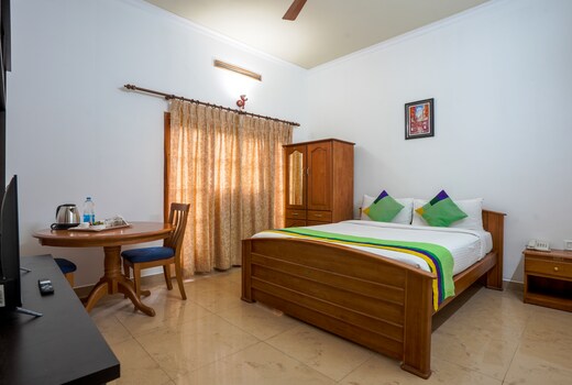 Itsy Hotels Classiyo Munnar Crown Resorts With Balcony