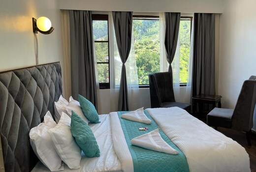 Hotel Apple Tree Restaurant & Cafe