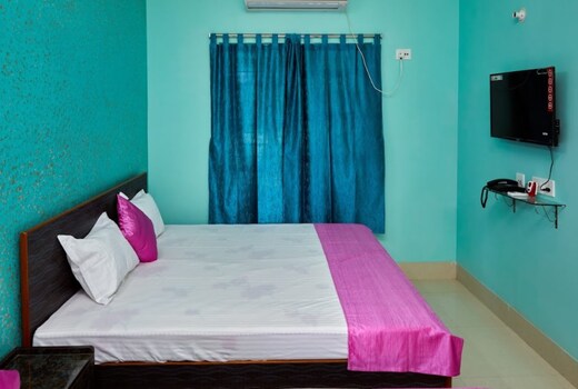 Deb Guest House And Banquet Hall