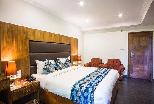 Hotel Shiwalik Regency - The Mall Road