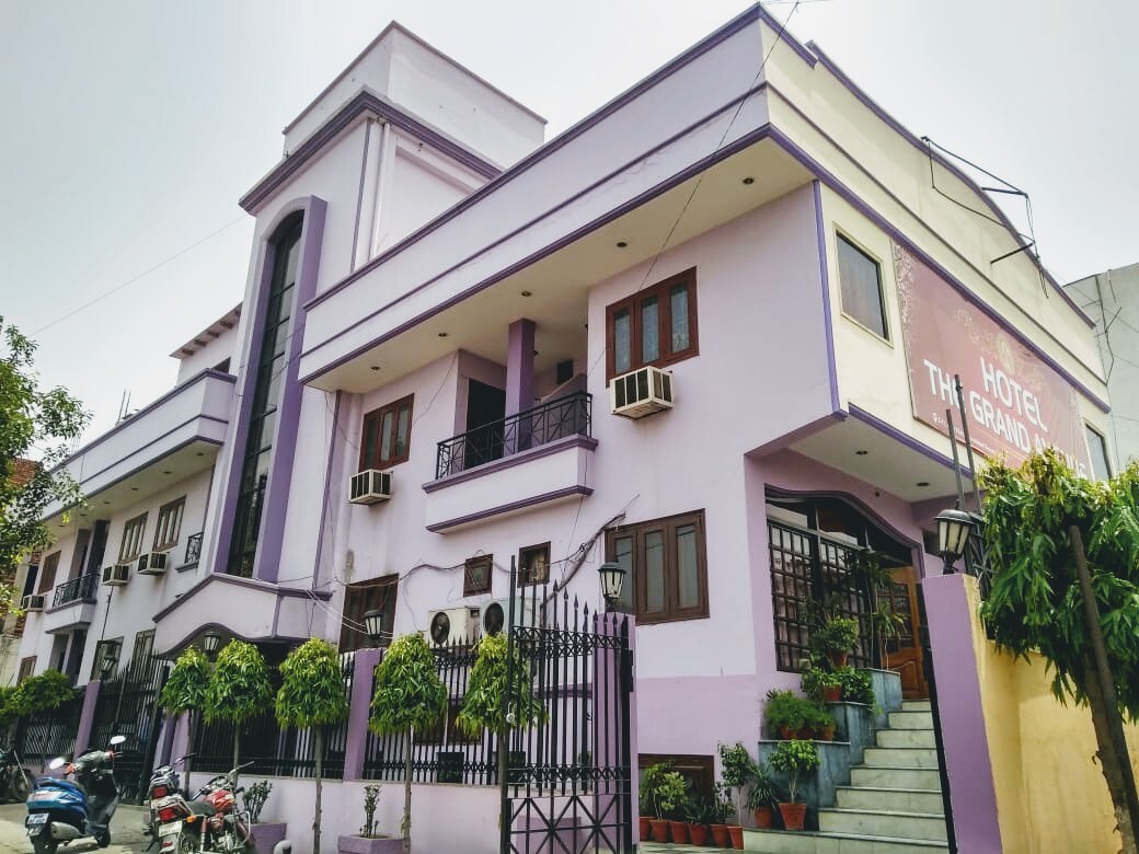 Grand Avenue Hotel & Restaurant