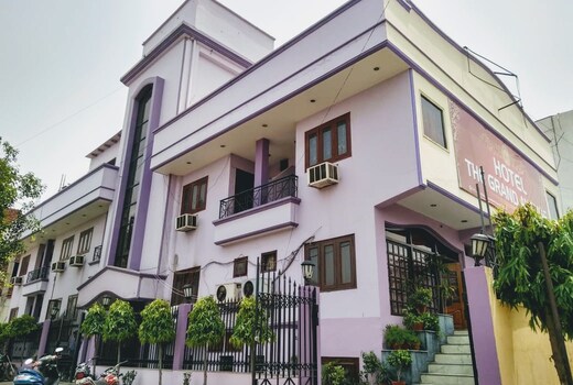 Grand Avenue Hotel & Restaurant
