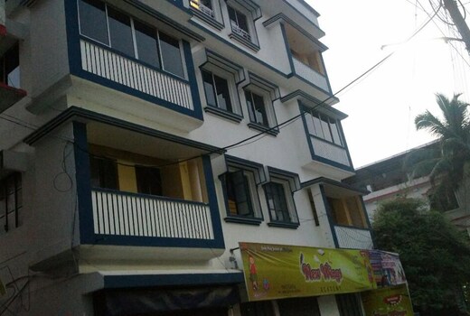 Highway Lodge (AC Room)